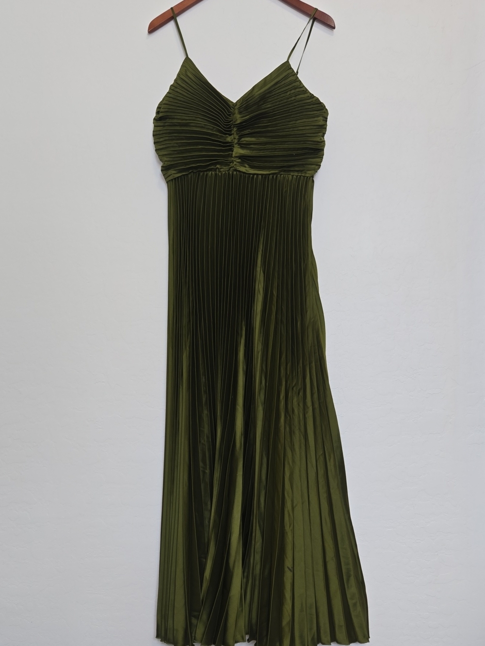 Petal & Pup Naira Pleated Maxi Dress Palm Green Size 8 NWT - Picture 5 of 13